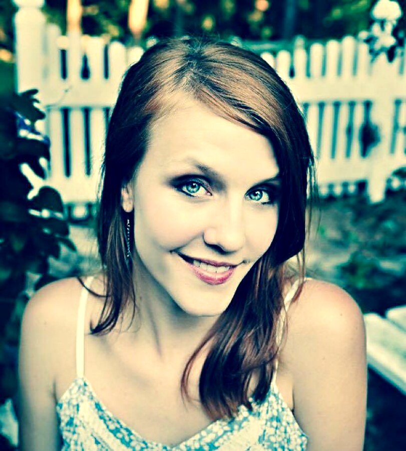 CHRISTINA CHANDLER artist photo