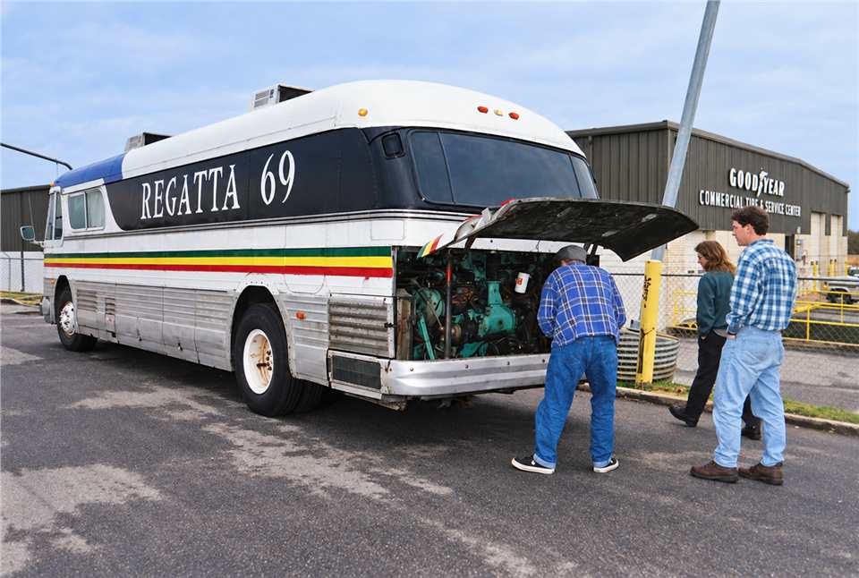 Tour bus — IMG_0025.JPG